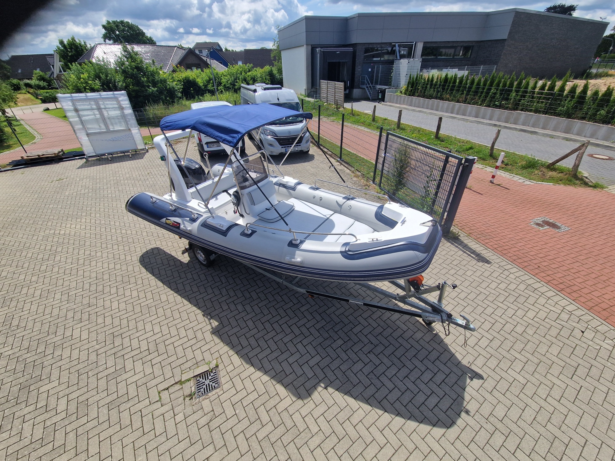 Rib Schlauchboot 5,40m x 2,23m mit 115PS Tohatsu mit Trailer 750 KG alles wie Neu!!
