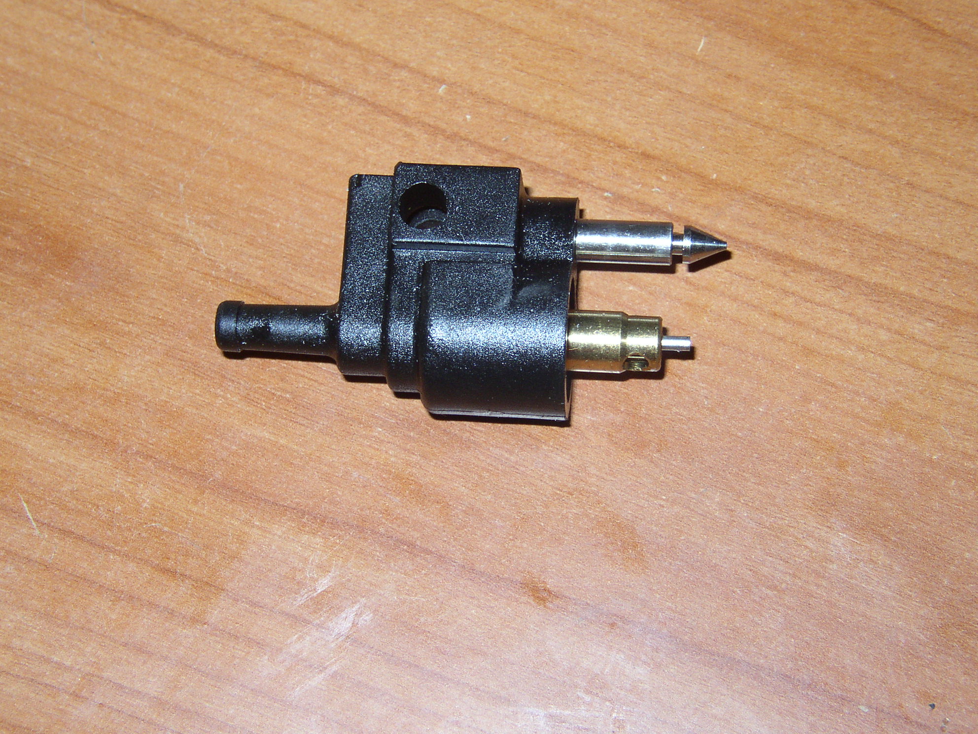 Tankanschluß am Motor