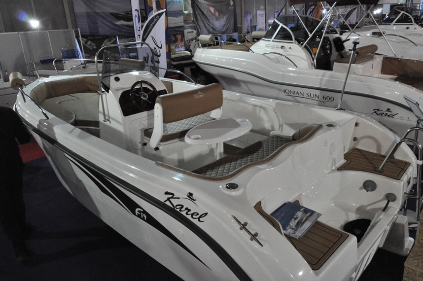 tempf19greyoptionOMH5SgK5huguI Das F19 ( 5,90m) es ist das neueste Konsolenboot von Karel Boats aus Griechenland