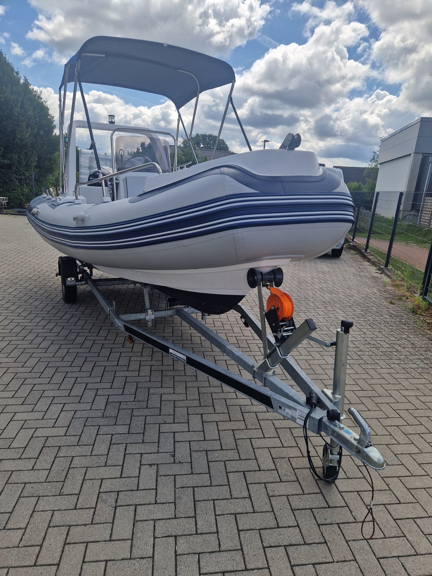 Rib Schlauchboot 5,40m x 2,23m mit 115PS Tohatsu mit Trailer 750 KG alles wie Neu!!