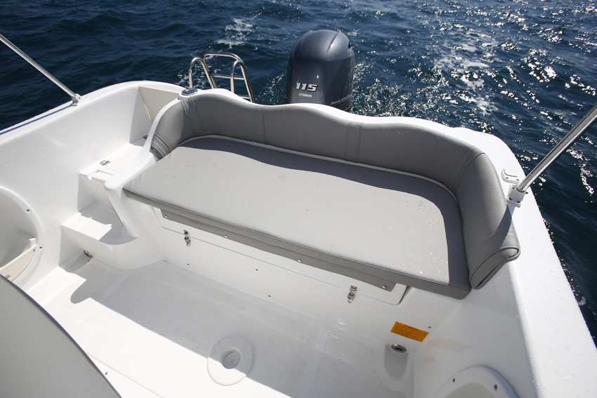 Das F19 ( 5,90m) es ist das neueste Konsolenboot von Karel Boats aus Griechenland Das F19 ( 5,90m) es ist das neueste Konsolenboot von Karel Boats aus Griechenland